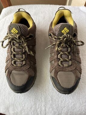 Columbia Men’s Brown Athletic Trail Shoes with Yellow Accents